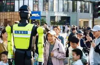 China comenz� a utilizar robots polic�a para controlar el tr�nsito