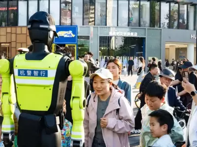 China comenz� a utilizar robots polic�a para controlar el tr�nsito
