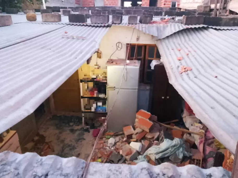Temporal en Jujuy: una mujer result� herida tras la ca�da de una pared