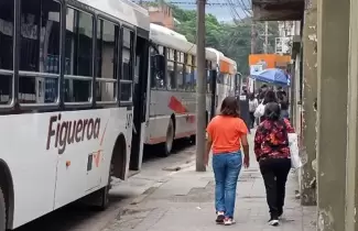 parada de colectivos en Lisandro de la Torre