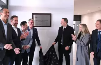 En la inauguraci�n de una f�brica, Adorni defendi� el rumbo econ�mico