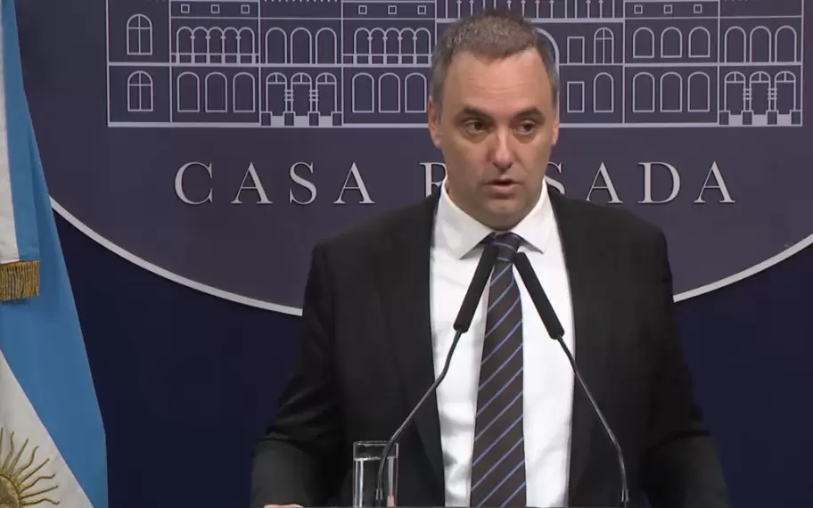 Manuel Adorni, volvi� a dar una conferencia de prensa