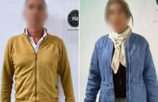 pareja demorada avion santa fe