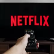 Demandan a Netflix por presuntamente �espiar� a menores y dise�ar contenido para generar adicci�n