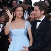 Dylan Sprouse y Barbara Palvin anunciaron en Cannes que esperan su primer hijo