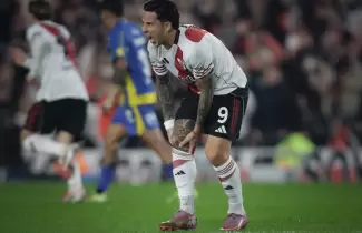 Ssebasti�n Driussi, debi� ser reemplazado por un golpe en la rodilla frente a Rosario Central