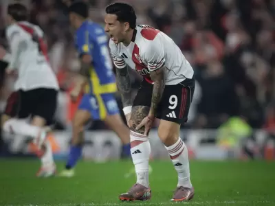 Ssebasti�n Driussi, debi� ser reemplazado por un golpe en la rodilla frente a Rosario Central