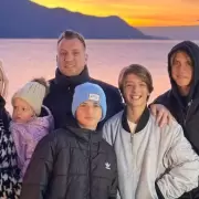 "Finalmente todos juntos": el emotivo reencuentro de Maxi López con su mujer y todos sus hijos en la Argentina luego de la distancia