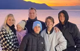 "Finalmente todos juntos": el emotivo reencuentro de Maxi L�pez con su mujer y todos sus hijos en la Argentina luego de la distancia