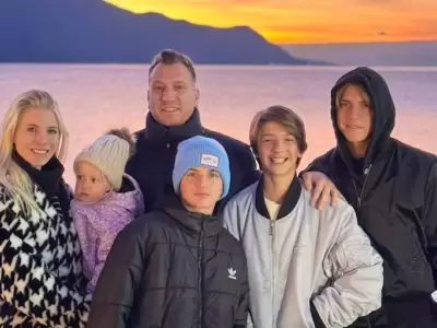 "Finalmente todos juntos": el emotivo reencuentro de Maxi L�pez con su mujer y todos sus hijos en la Argentina luego de la distancia