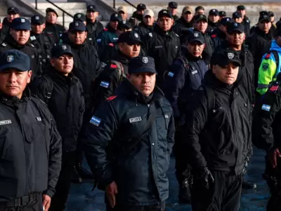 efectivos de la Polic�a y del Servicio Penitenciario