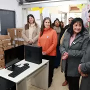 Carlos Sadir entregó equipamiento informático a la Secretaría de Niñez, Adolescencia y Familia