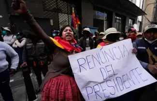 Piden la renuncia del presidente Rodrigo Paz