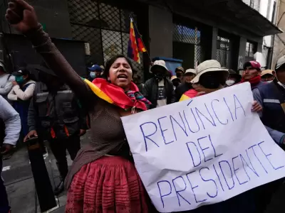 Piden la renuncia del presidente Rodrigo Paz