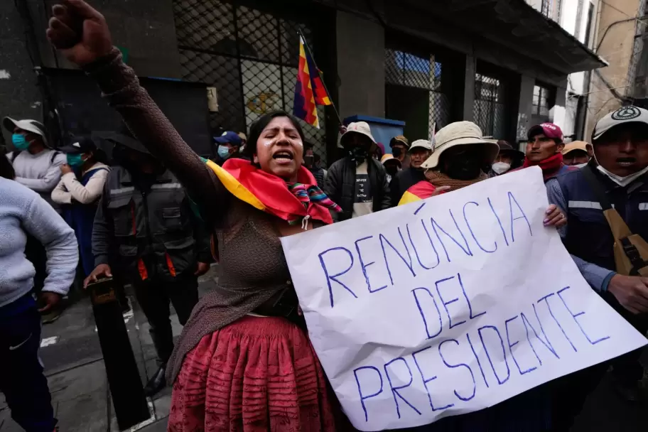 Piden la renuncia del presidente Rodrigo Paz