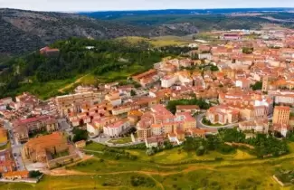 El municipio de Arenillas, en la provincia de Soria, Espa�a, da vivienda y trabajo