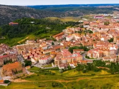 El municipio de Arenillas, en la provincia de Soria, Espa�a, da vivienda y trabajo