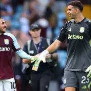 Dibu Martínez y Buendía van por la gloria: Aston Villa juega una final histórica ante Friburgo en la Europa League