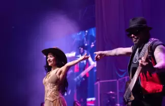 Cazzu la rompi� en Estados Unidos