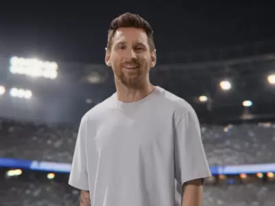 "We are ready": Messi sorprendi� hablando en ingl�s en el video del Mundial y estallaron los memes contra Piqu�