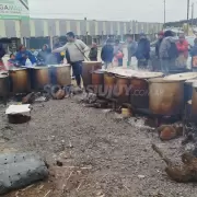 Locro patrio gratuito en barrio Coronel Arias: reparten 7.500 porciones para celebrar el 25 de Mayo