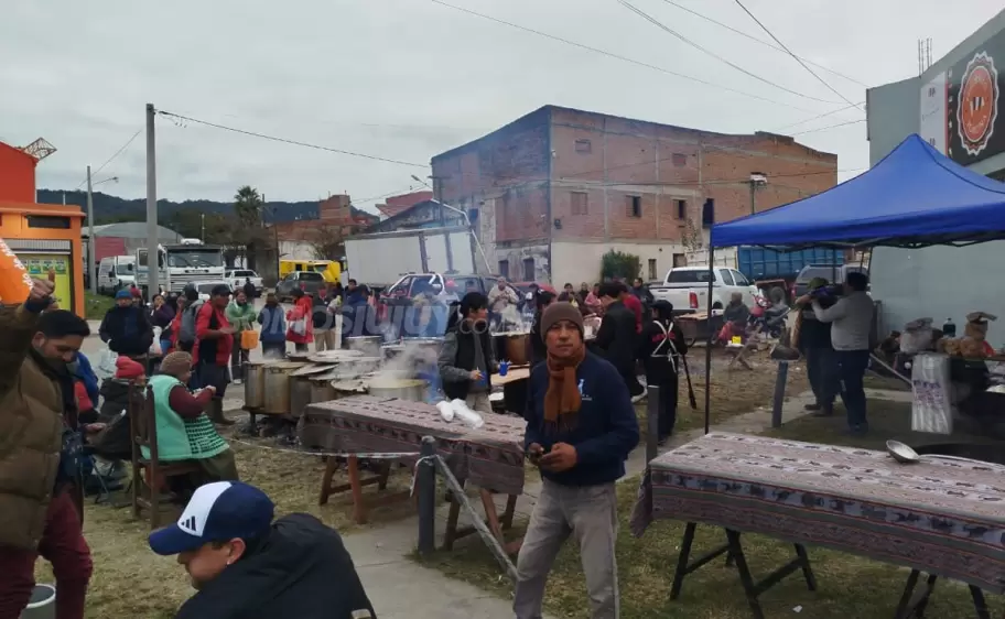 Locro patrio en barrio Coronel Arias
