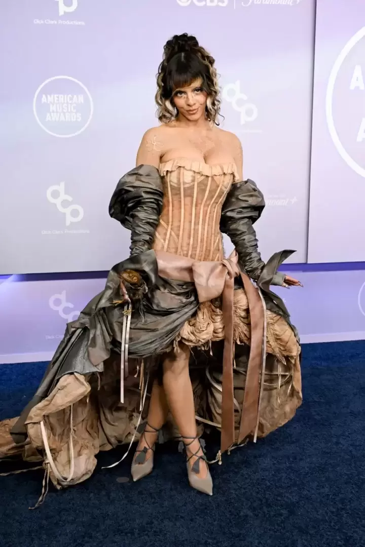 chrissy-teigen-john-legend-american-music-awards-2026-billboard-1200