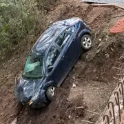 Perdió el control del vehículo y cayó a un barranco en Ruta 56