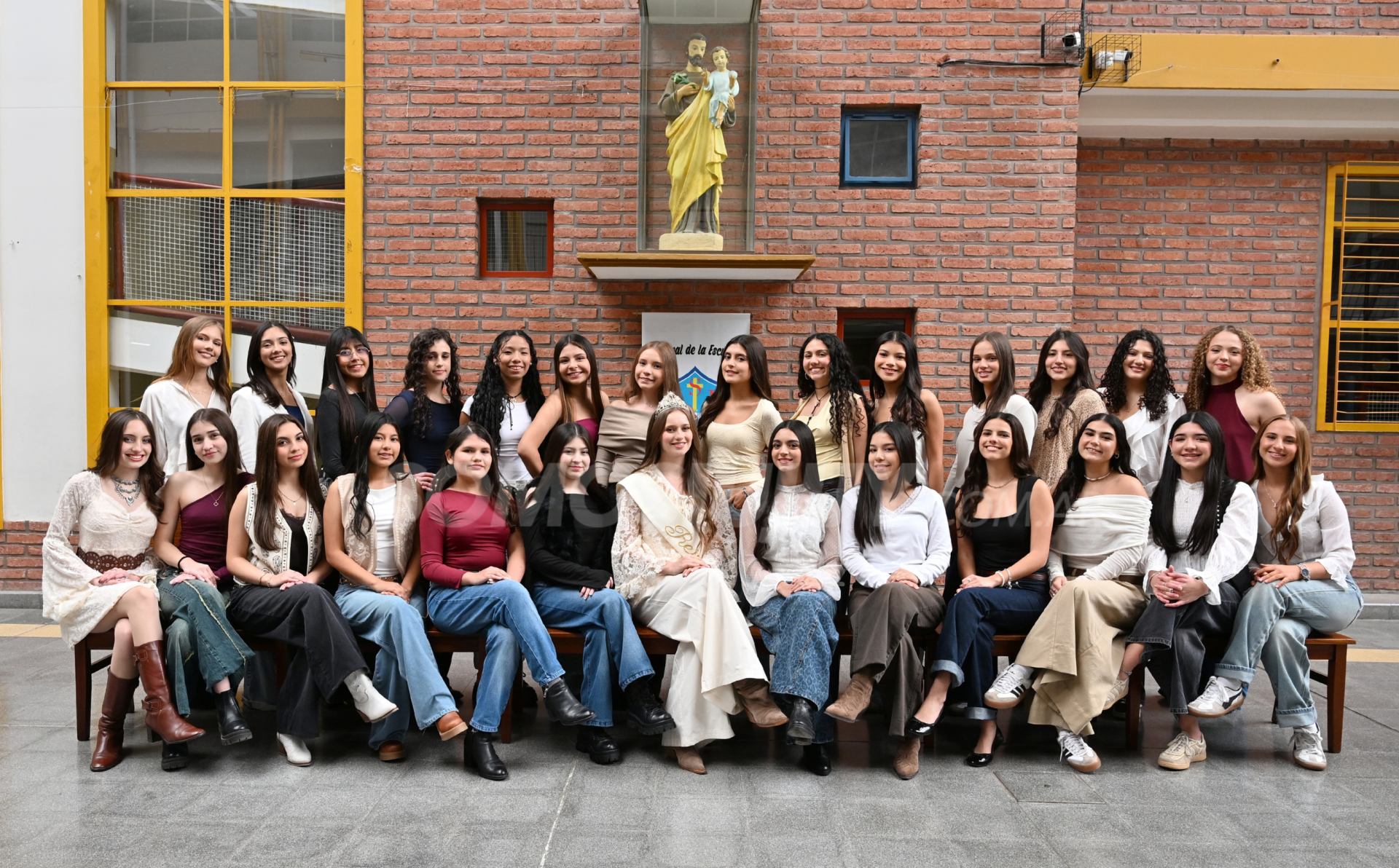 El Colegio Santa Bárbara presentó a sus candidatas a representante