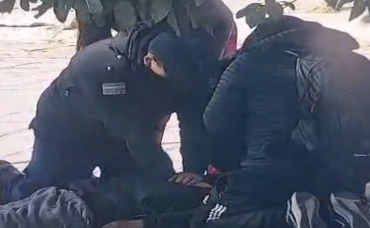 Policías le salvaron la vida a un hombre que se había descompensado en la vía pública