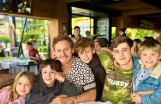 Los hijos de Benjam�n Vicu�a con la China Su�rez volvieron de Turqu�a y compartieron tiernas postales familiares