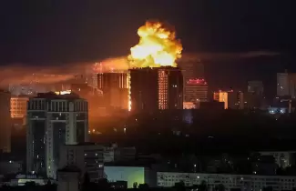 Las explosiones alcanzaron distintos puntos de la ciudad y provocaron da�os en edificios residenciales y comerciales. Equipos de emergencia acudieron
