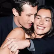 Dej� la escuela para ser futbolista y modelo: qui�n es Callum Turner, el actor que se cas� en secreto con Dua Lipa