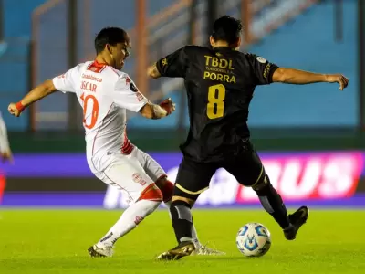 Un golazo de Mart�nez le dio el triunfo a Barracas Central ante Hurac�n