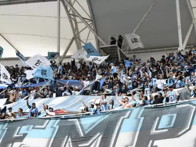 Hinchada de Gimnasia de Jujuy en el Madre de Ciudades de Santiago del Estero