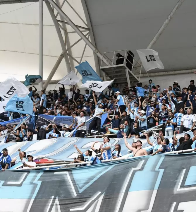 Hinchada de Gimnasia de Jujuy en el Madre de Ciudades de Santiago del Estero