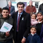 El gobernador Sadir encabez� la entrega de 20 viviendas en Los Alisos