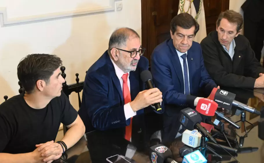El intendente Jorge rubric� convenio para impulsar un concurso nacional de refuncionalizaci�n de la ex Terminal de �mnibus