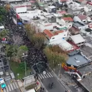 Comenzó el velatorio del Indio Solari: miles de fanáticos ingresan al predio de Villa Domínico