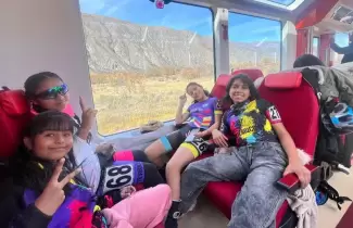 M�s 500 integrantes de delegaciones experimentaron el viaje en el Tren Solar de la Quebrada