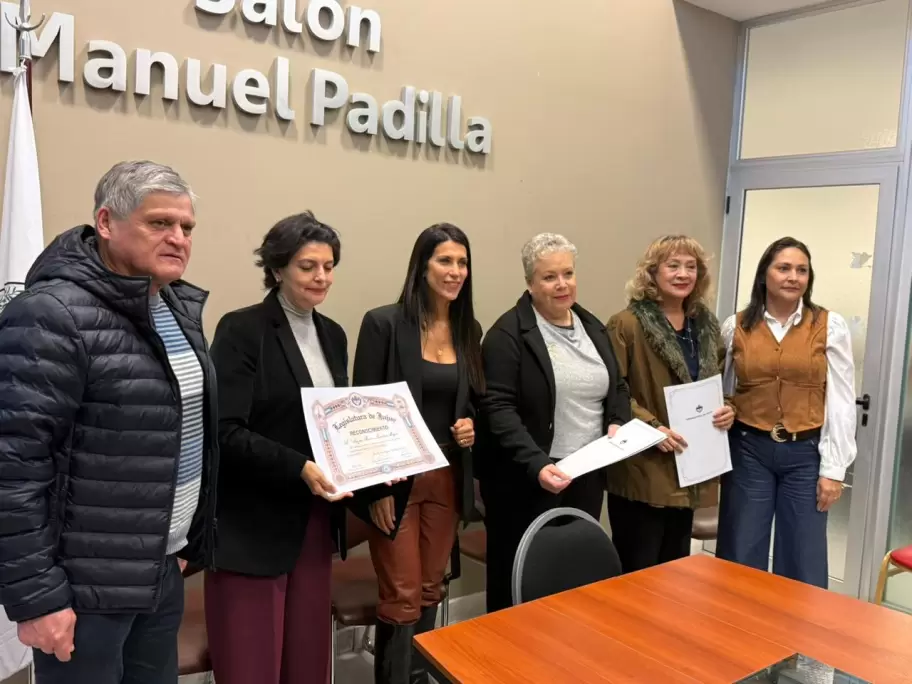 Entrega de Certificados a "Detrás del Maquillaje"