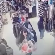 Denuncian que aumentaron los robos de mecheras en comercios del centro capitalino