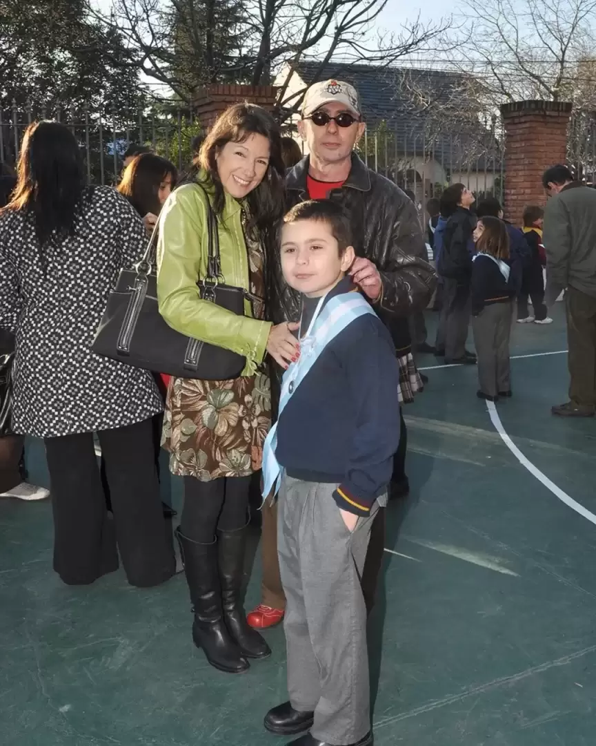 El Indio Solari junto a Viru, su esposa, y su hijo Bruno