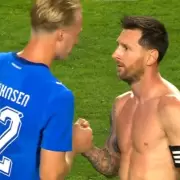 El emotivo reencuentro de Messi con el hijo de un excompa�ero del Bar�a: "�Te acord�s qui�n soy?"