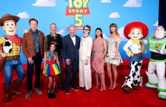 As� fue la premiere de Toy Story 5: Tom Hanks, Tim Allen y la gran sorpresa de Taylor Swift en la alfombra roja
