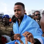 El mejor �rbitro de �frica se qued� sin Mundial porque EE.UU. le prohibi� la entrada y lo recibieron como un rey en su pa�s