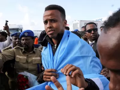 El mejor �rbitro de �frica se qued� sin Mundial porque EE.UU. le prohibi� la entrada y lo recibieron como un rey en su pa�s
