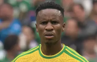 La reacci�n del futbolista sudafricano expulsado durante el debut frente a M�xico