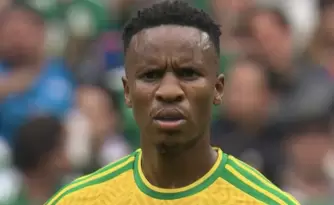 La reacci�n del futbolista sudafricano expulsado durante el debut frente a M�xico