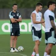 Argentina inicia la defensa del título ante Argelia con algunas dudas en defensa